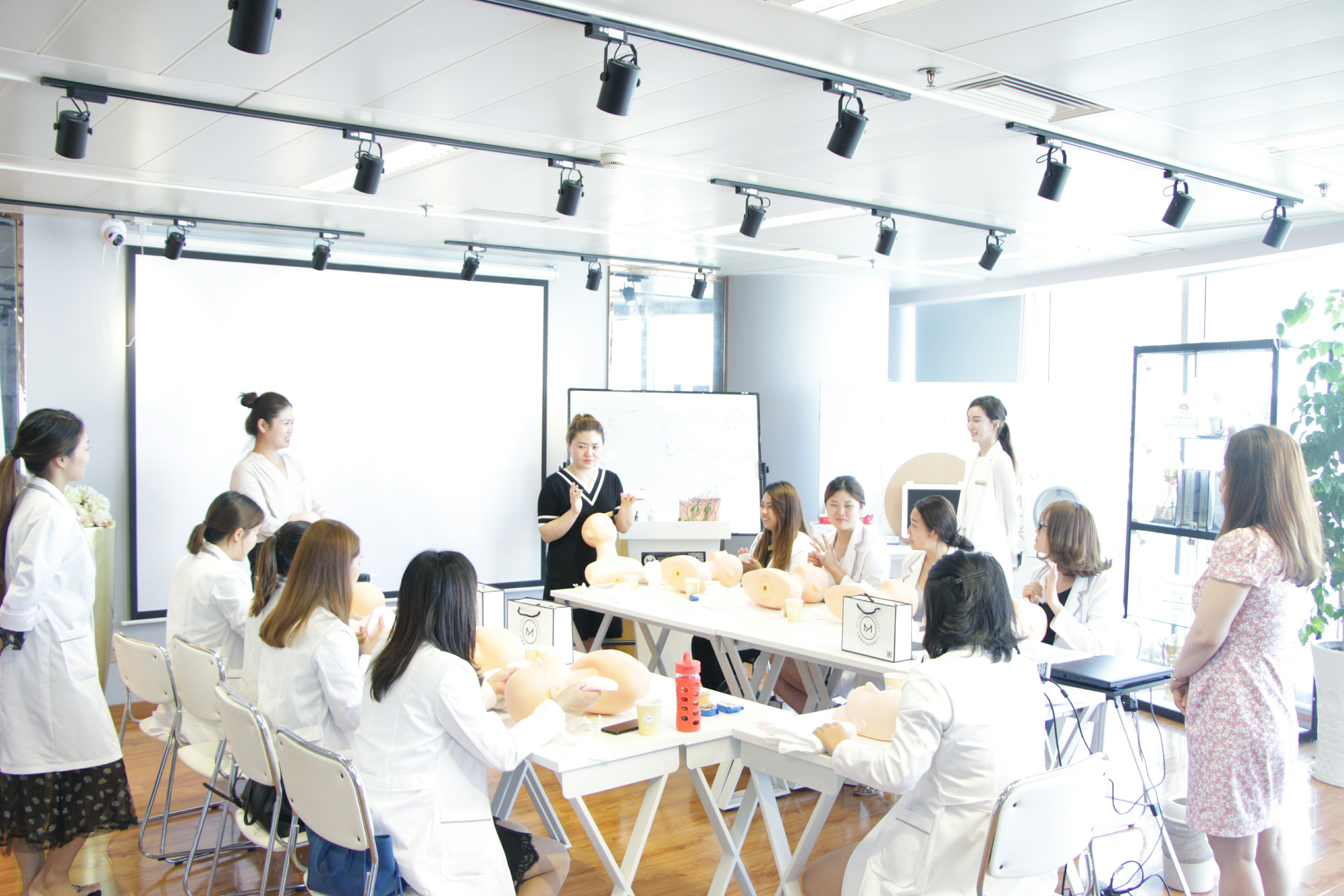 米婭皮膚管理培訓(xùn)0910期開課第一天 開啟專業(yè)護膚之旅