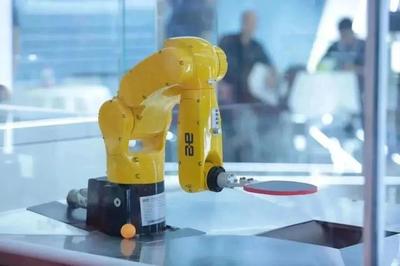 北京國企亮相機器人大會，以顛球、釀酒、造家電展現智能機器人研發實力